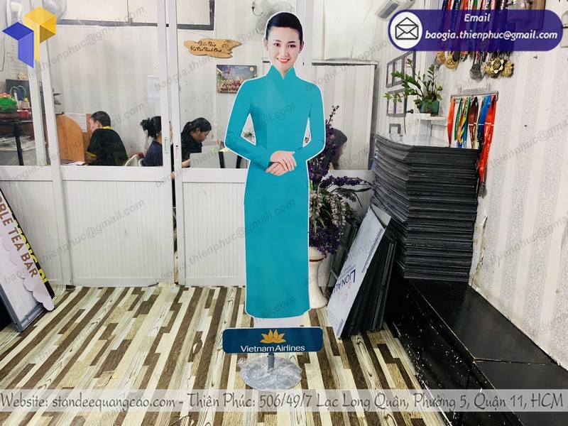 standee mô hình tiếp viên hàng không