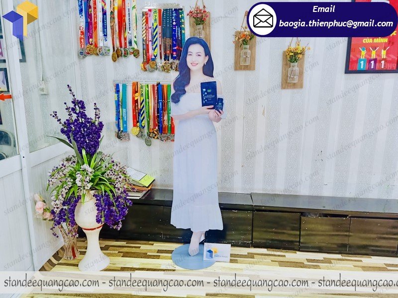 standee mô hình người mẫu giá rẻ