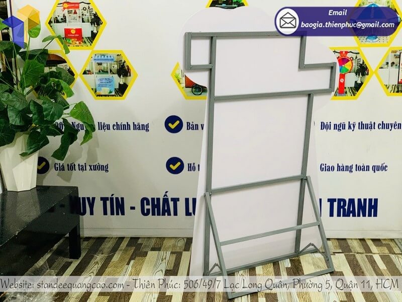 Thiết kế standee mô hình sản phẩm nhân vật game lấy nhanh
