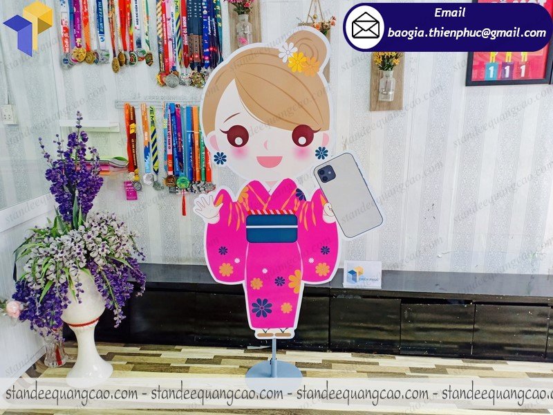 standee mô hình quảng cáo sản phẩm giá bao nhiêu