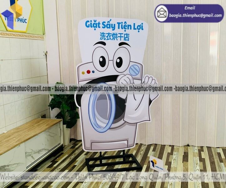 Standee mockup sản phẩm hai mặt cho cửa hàng in 3D thiết kế giá từ 700k đến 1 triệu