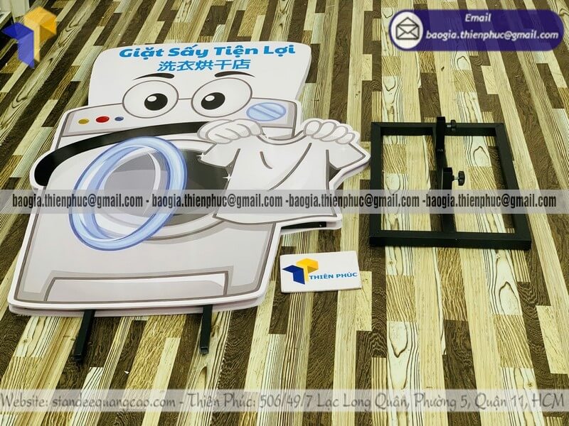 Standee mockup sản phẩm hai mặt cho cửa hàng in 3D