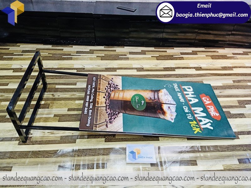 standee quảng cáo 2 mặt