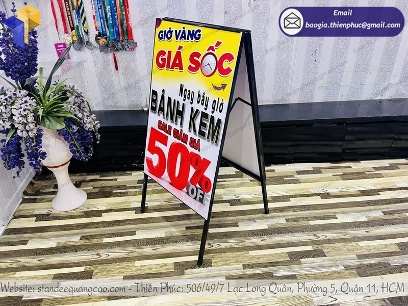 standee quảng cáo chân chữ a đẹp