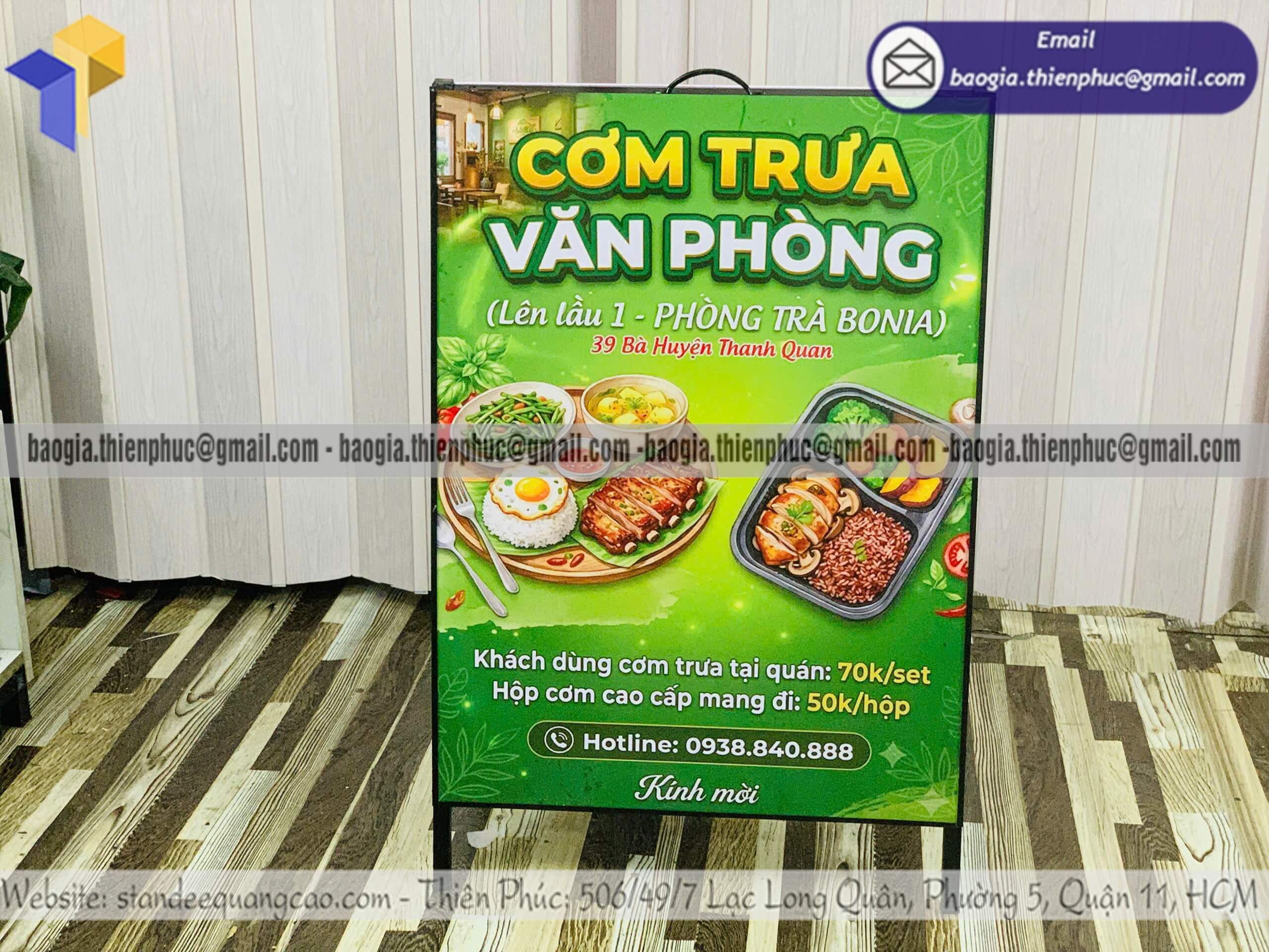 Standee quảng cáo chữ A khung sắt gắn poster vỉa hè