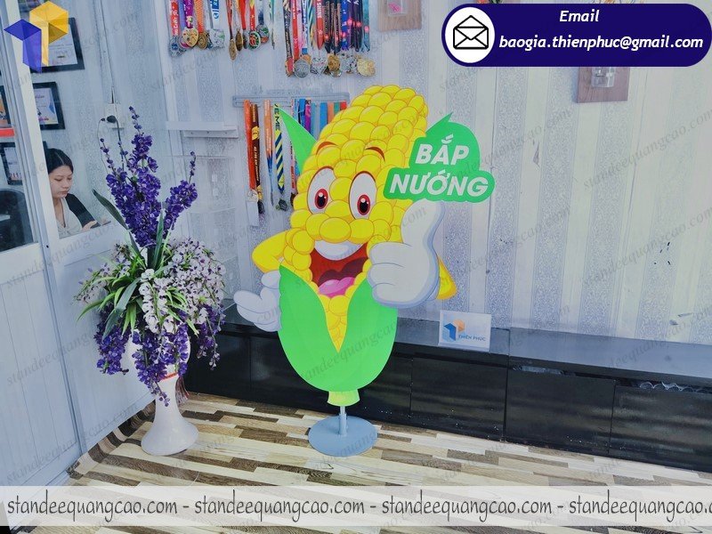 standee mô hình quảng cáo