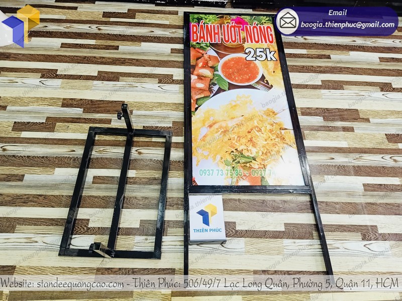 Standee quảng cáo hai mặt lắp ráp rẻ