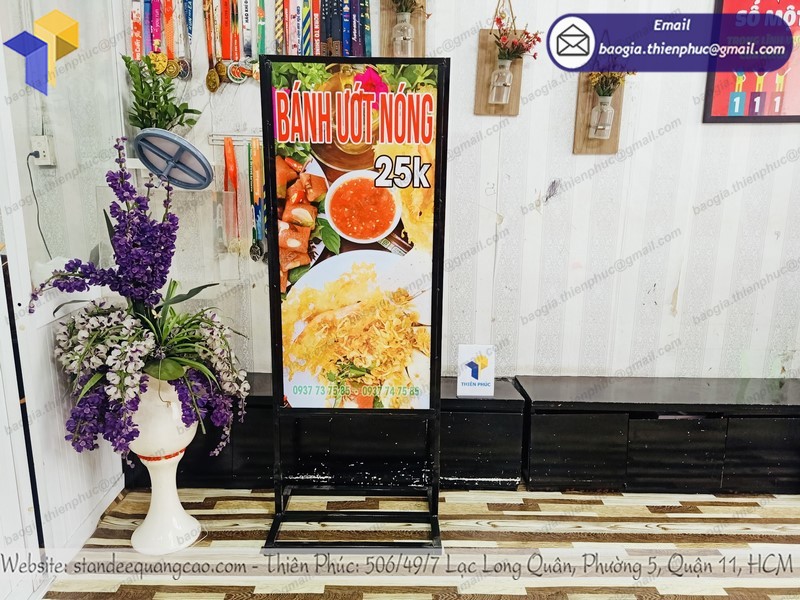 standee quảng cáo hai mặt lắp ráp