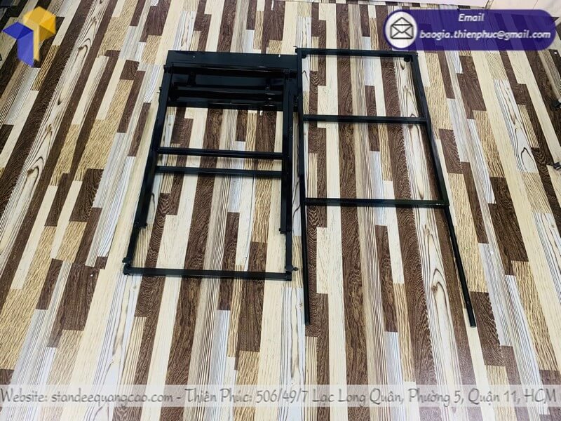 Standee chân đế đen quảng cáo