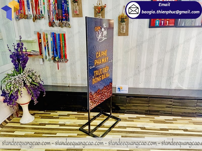 standee quảng cáo quán cafe giá bao nhiêu