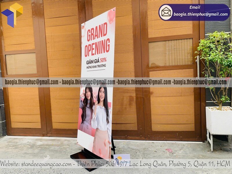 Standee quảng cáo treo banner chịu được gió in 1 mặt phù hợp cho quán ăn showroom siêu thị ngân hàng