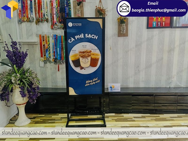 standee sắt cán format giá rẻ