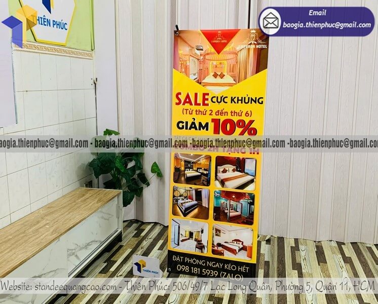 Standee treo poster sự kiện một mặt quảng cáo