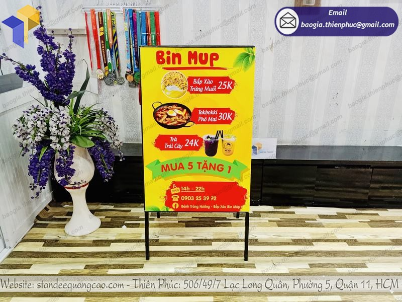 thiết kế chân standee khung sắt