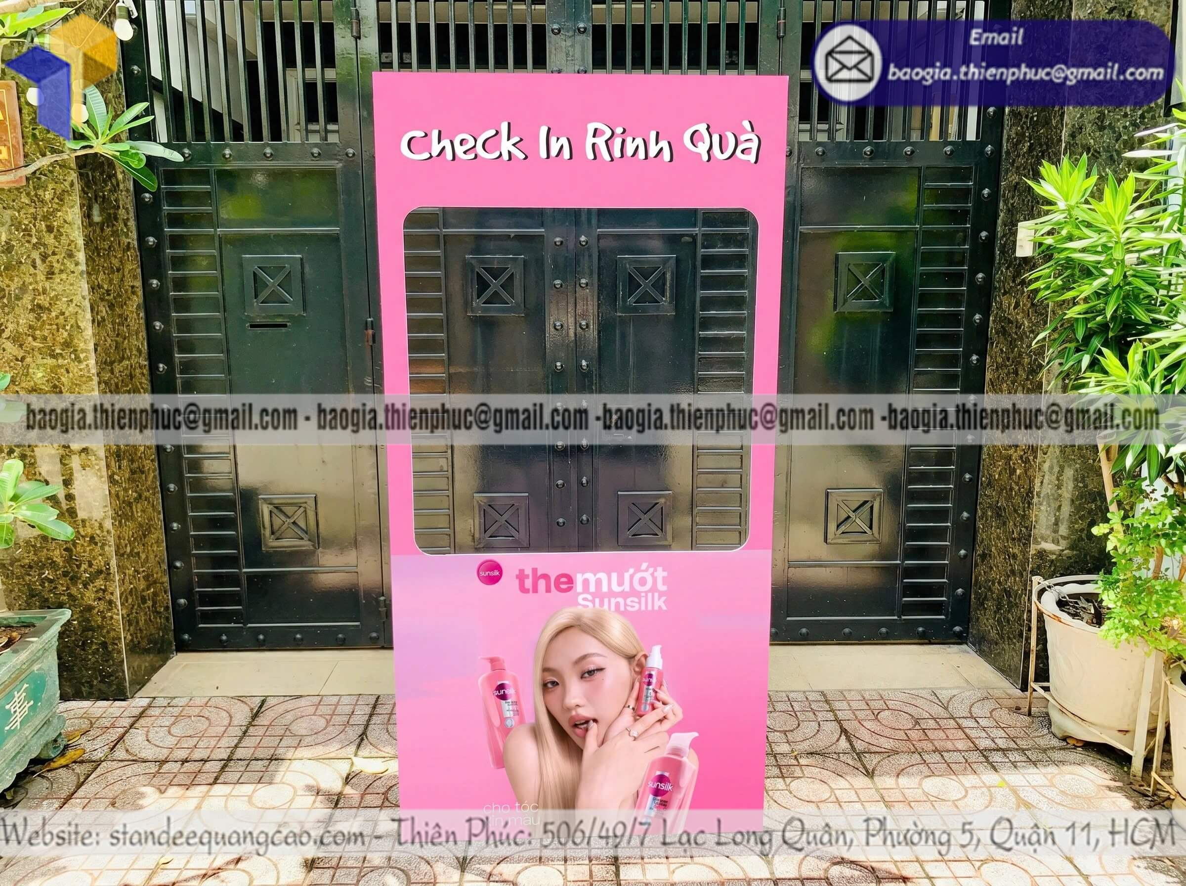 Thiết kế khung check in nhận quà event bằng fomat sản xuất Việt Nam tổ chức sự kiện quảng cáo