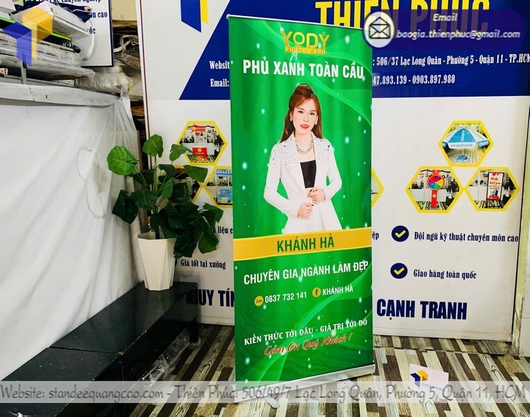 Thiết kế standee banner kéo cuốn nhôm quảng cáo di động in logo nét
