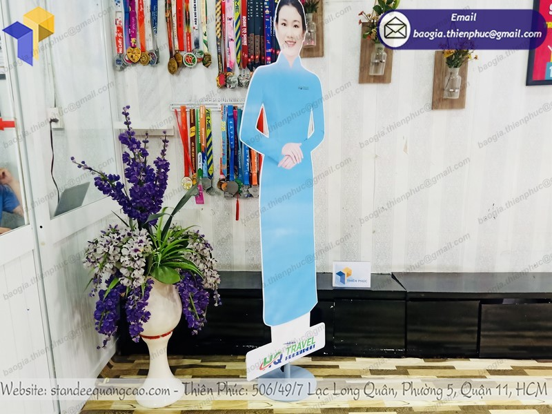 thiết kế mô hình standee nhân vật