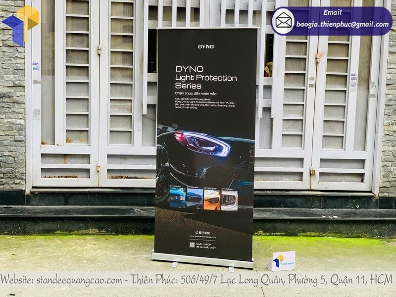 Thiết kế standee dựng nhôm cuốn in logo tiếp thị thương hiệu nhanh