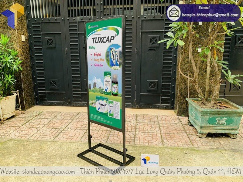 Standee khung sắt thiết kế riêng, khung vững chắc, in sắc nét