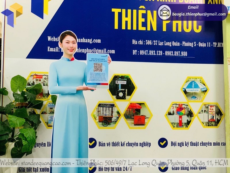 Thiết kế standee mô hình giao dịch phong cách chuyên nghiệp