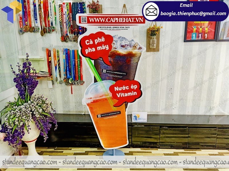 thiết kế standee mô hình ly cafe đẹp