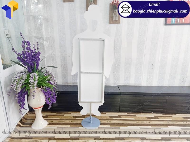 thiết kế standee mô hình người đẹp theo yêu cầu