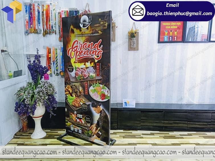 thiết kế standee quảng cáo độc lạ