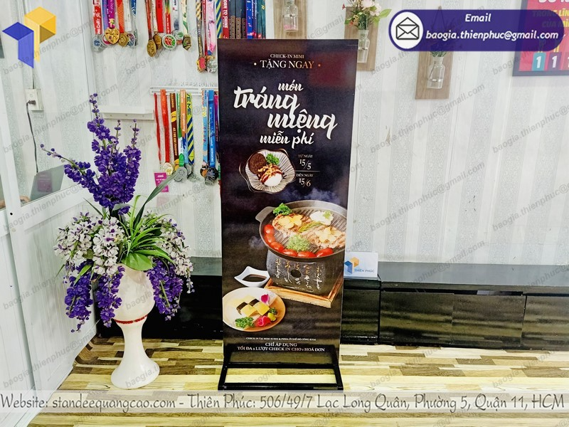 thiết kế standee quảng cáo khung sắt