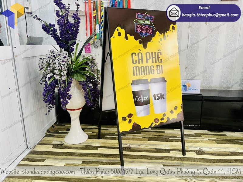 thiết kế standee quảng cáo quán cafe