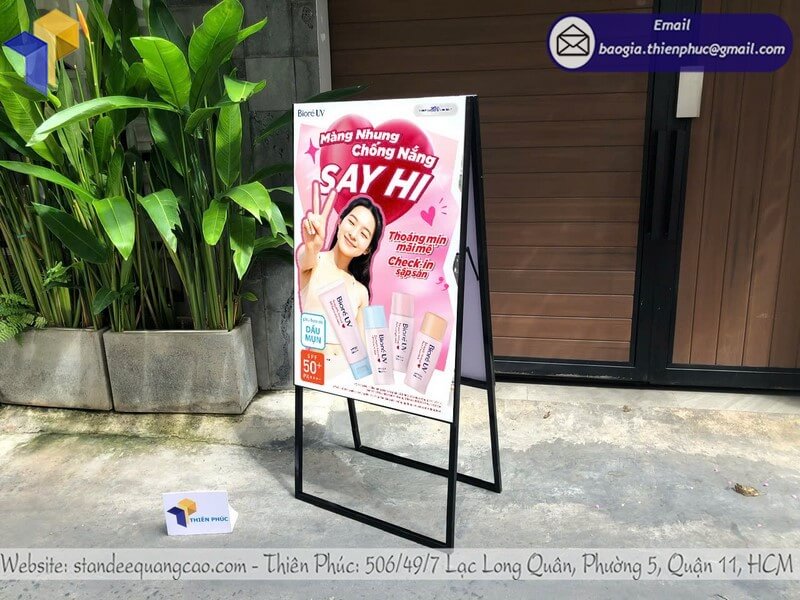 Xưởng in bảng standee chữ A di động ngoài trời sản xuất cho spa, salon, showroom