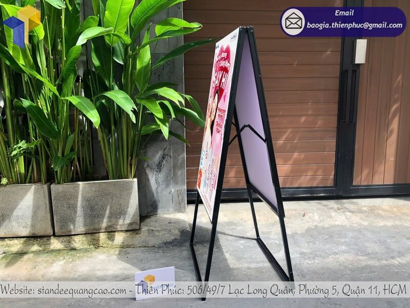 Xưởng in bảng standee chữ A di động ngoài trời phục vụ cho quán ăn quán cafe shop