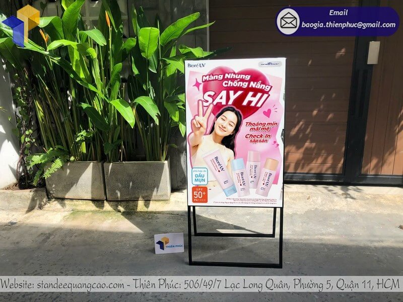 Xưởng in bảng standee chữ A di động ngoài trời
