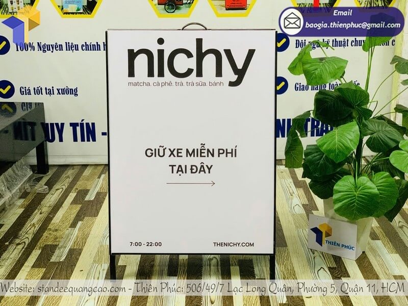 Xưởng in bảng standee quảng cáo chữ A 2 mặt cho cửa hàng hiển thị thông điệp