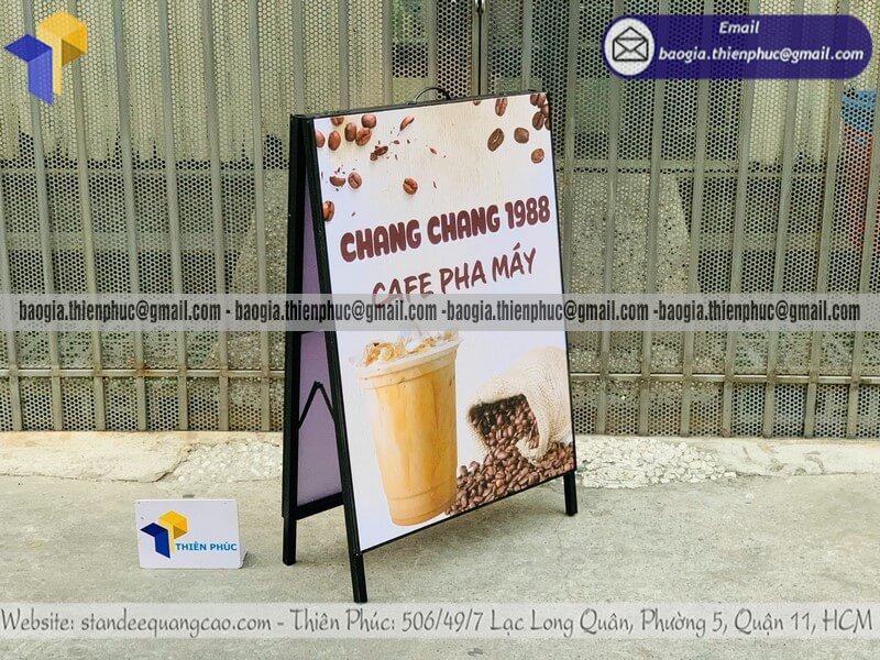 Xưởng làm bảng standee A chân sắt in logo giá rẻ cho quán ăn spa showroom
