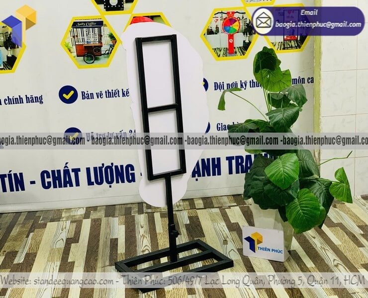 Xưởng sản xuất standee mô hình ly cafe in 3D ngoài trời thu hút khách đi đường nhận diện thương hiệu